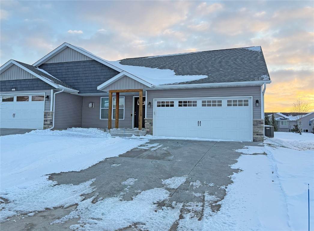 3325 Platinum Way - Photo 1