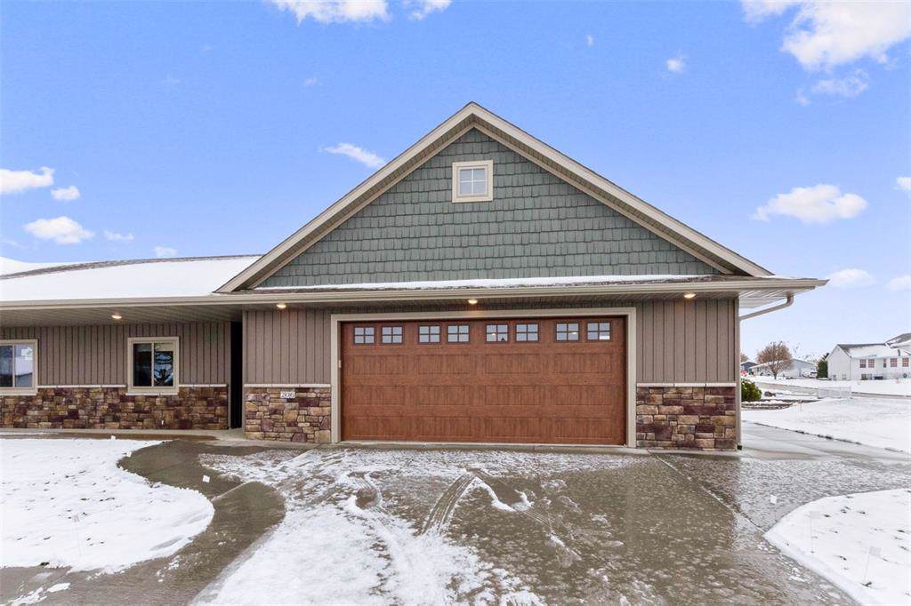 208 Golfview Court - Photo 1