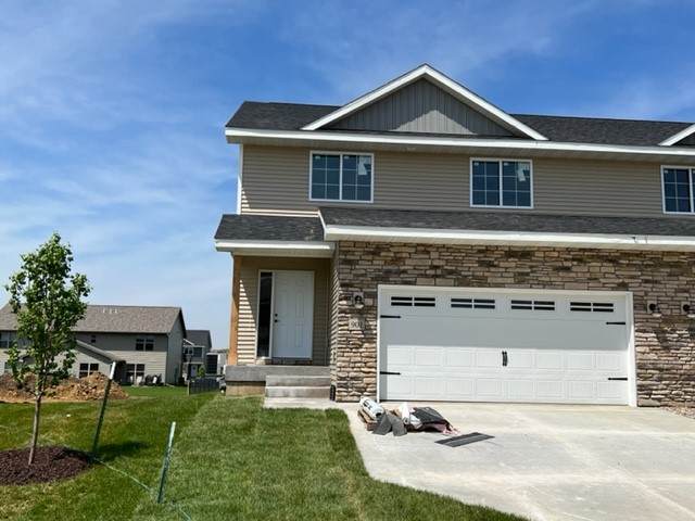 901 Creekside Drive - Photo 1