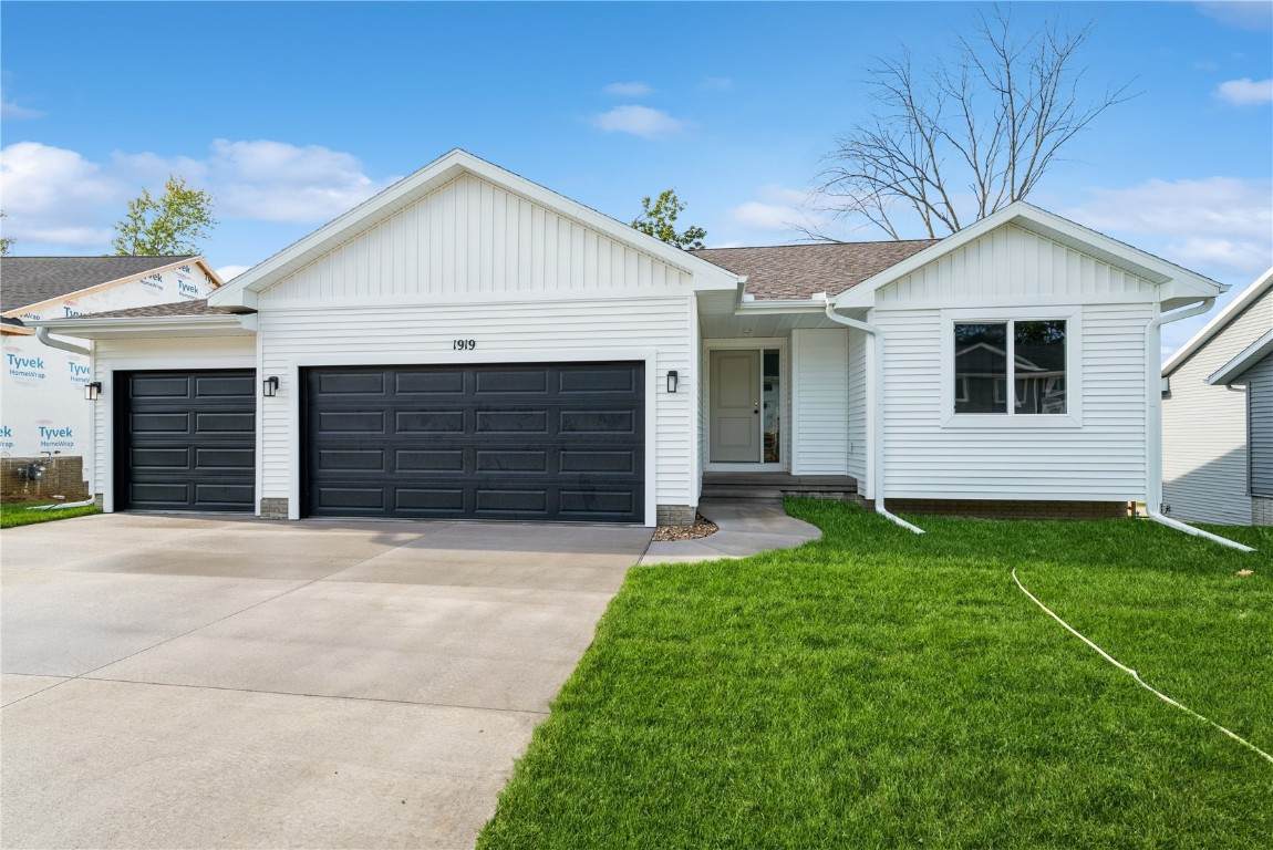 1919 Holly Meadow Avenue - Photo 1