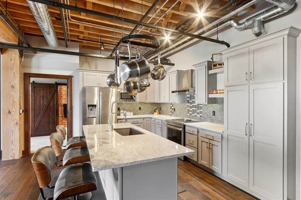 600 1st Street - Photo 1