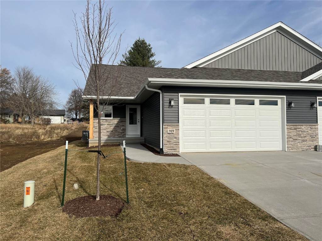 919 Prairie View Drive - Photo 1