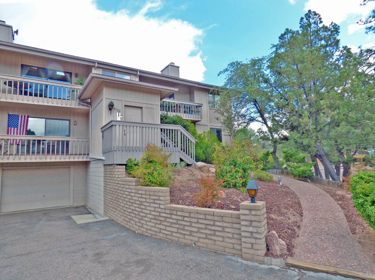 606 Easy Street - Photo 1