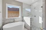 647 Oak Creek Parkway - Photo 32