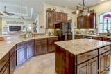 907 Shady Hollow - Photo 13