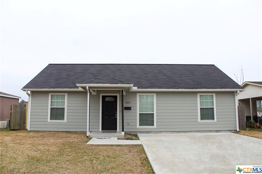 809 Mesquite - Photo 1