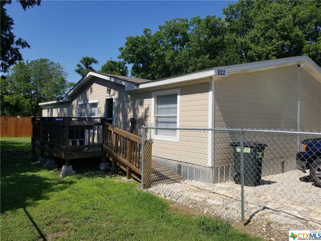 922 Ashwood - Photo 1
