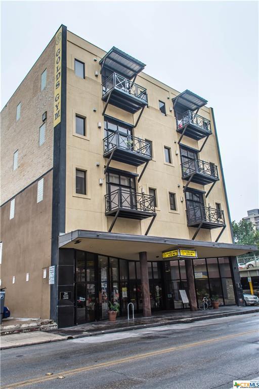 214 Travis - Photo 1