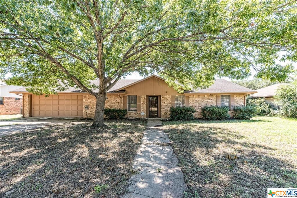 218 Royal Drive - Photo 1