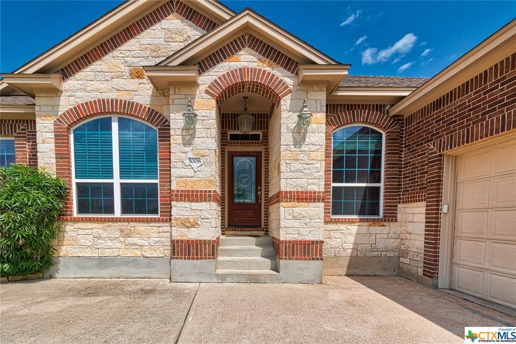5008 Meadow Oaks Drive - Photo 1