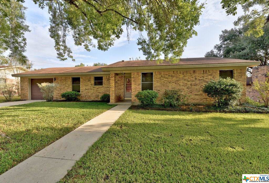 123 Hillview Drive - Photo 1