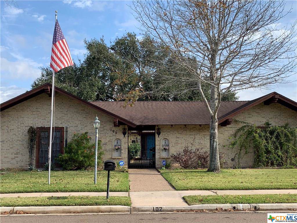 102 Bristol Court - Photo 1
