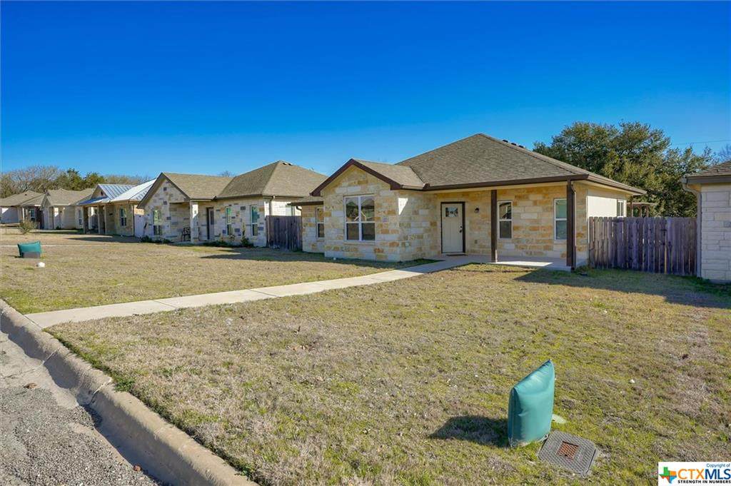 27 Samac Lane - Photo 1