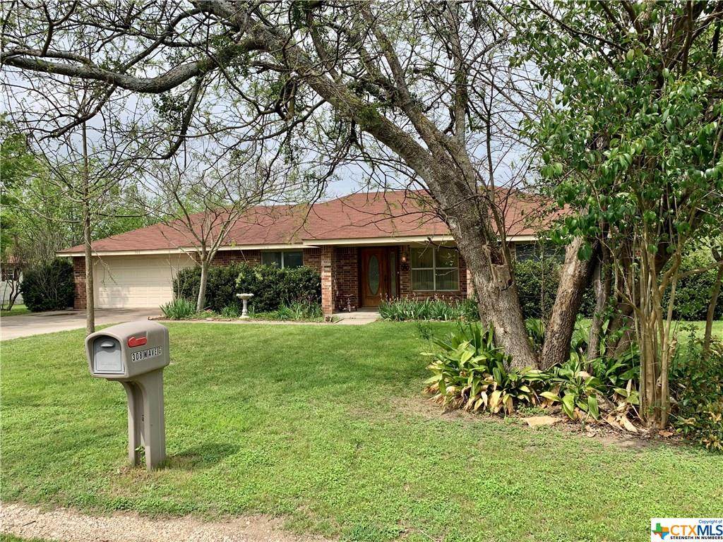 308 Avenue G - Photo 1