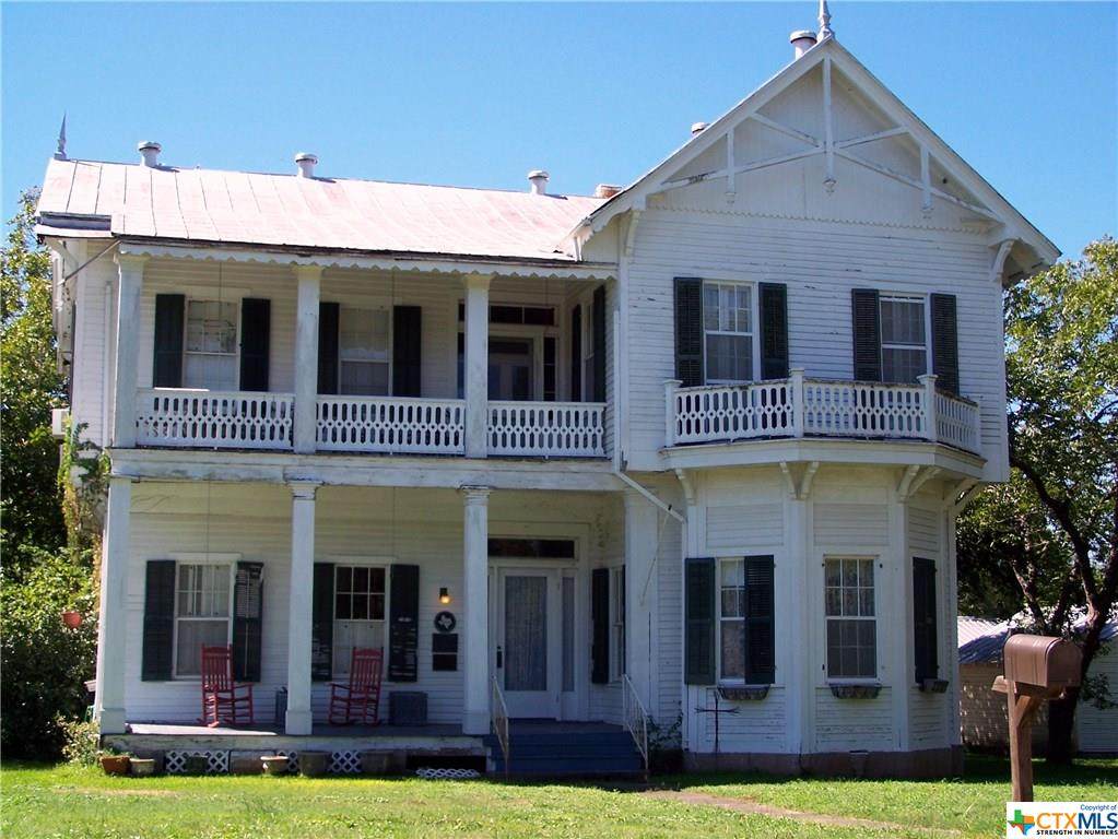 305 Newman - Photo 1