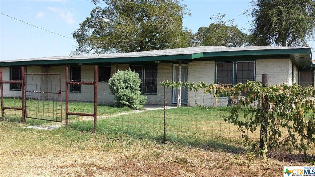 5857 Fm 466 - Photo 1