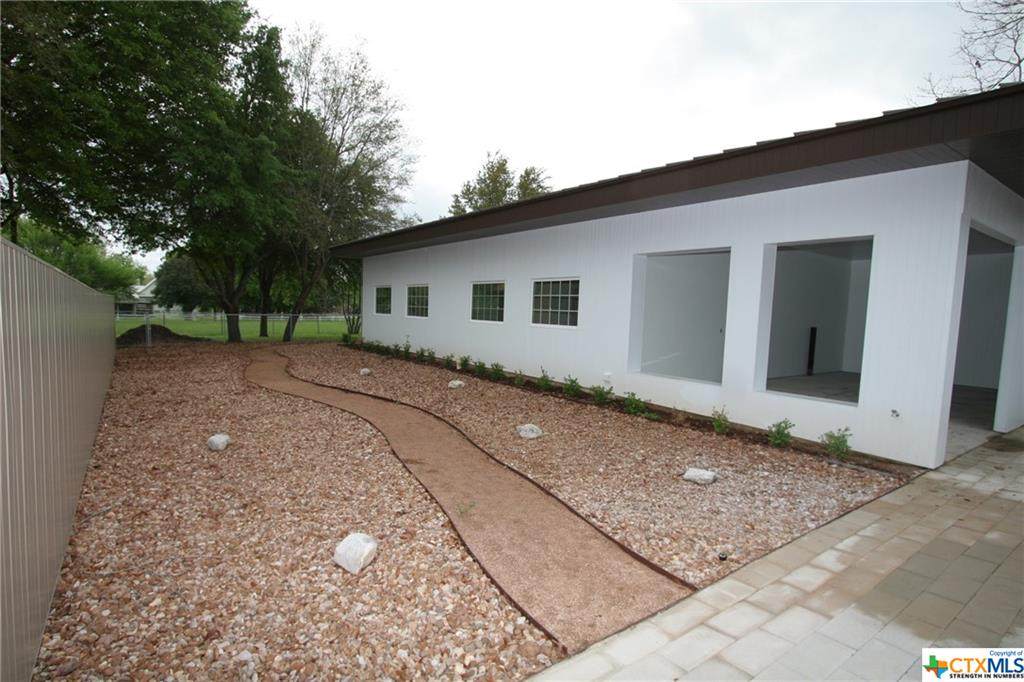 723 Lakeview Trail - Photo 1