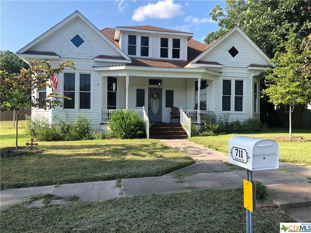 711 Summit Street - Photo 1
