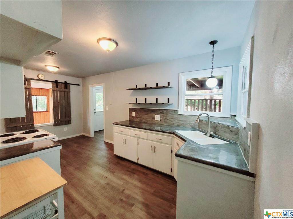 504 Grandview Drive - Photo 1