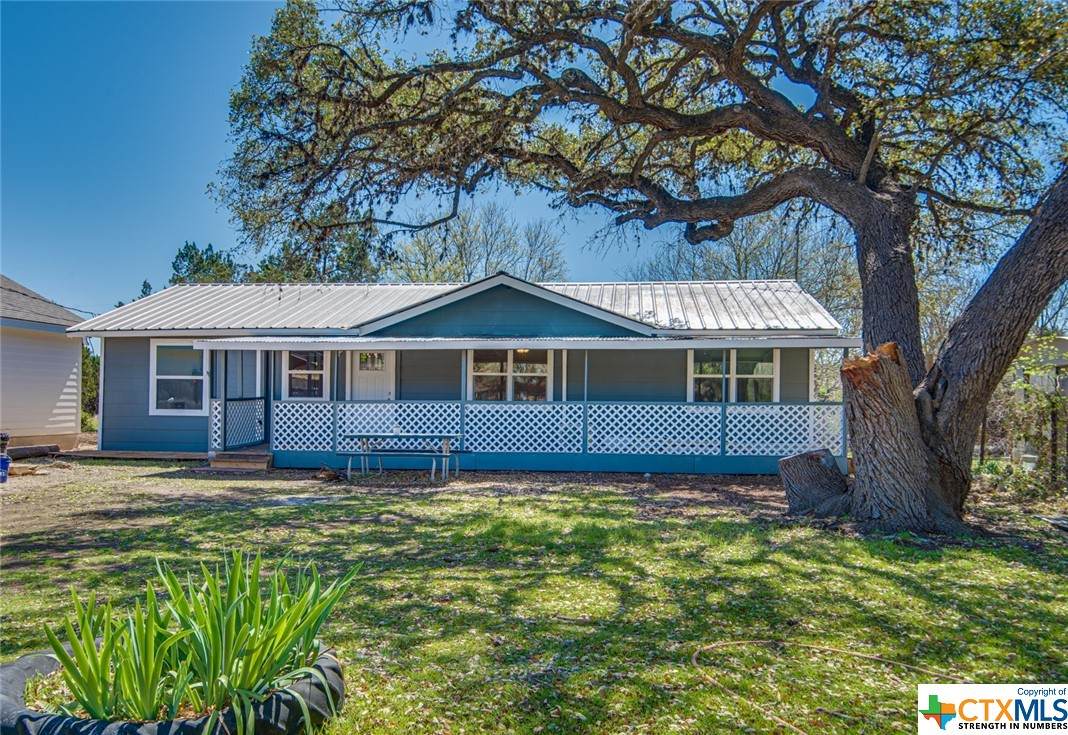 1668 Lakeview Drive - Photo 1