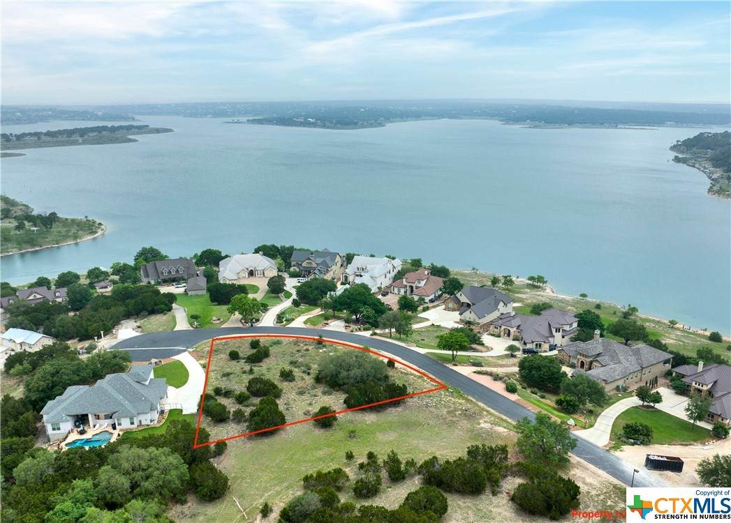 555 Oak Shores Drive - Photo 1