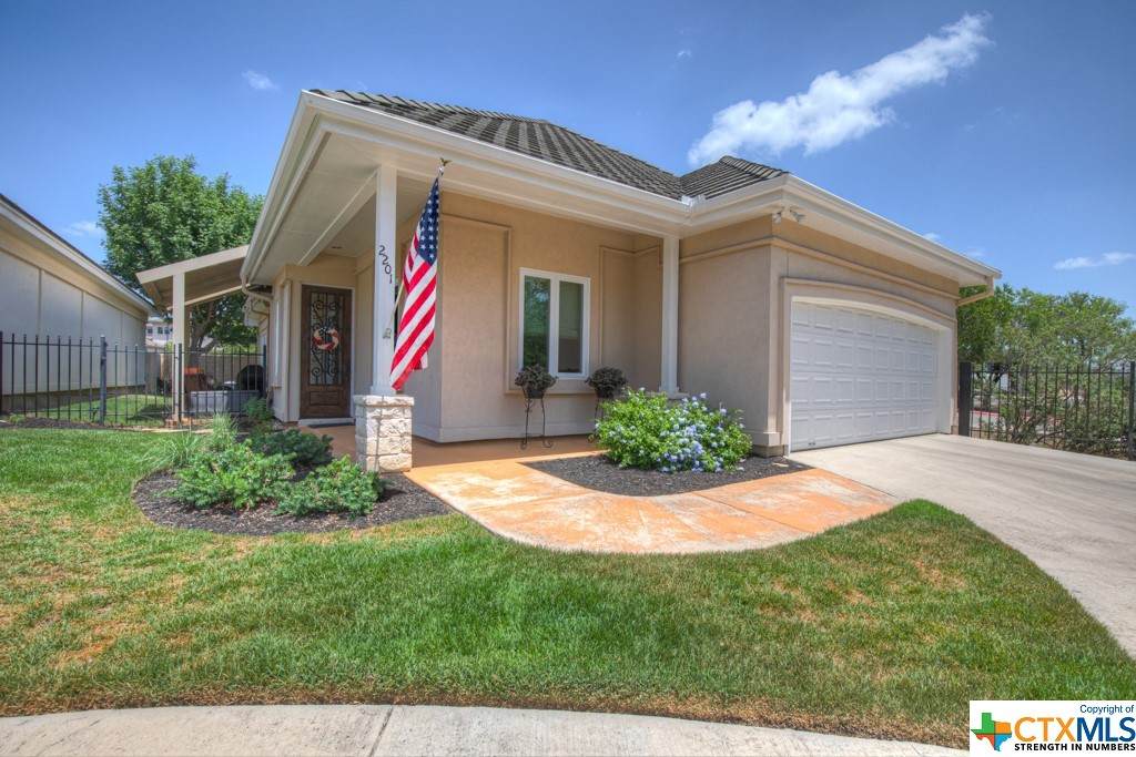 2201 Garden Court - Photo 1