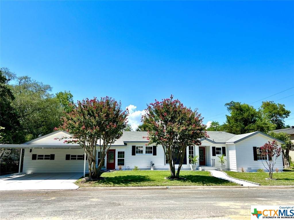 306 Yupon Avenue - Photo 1