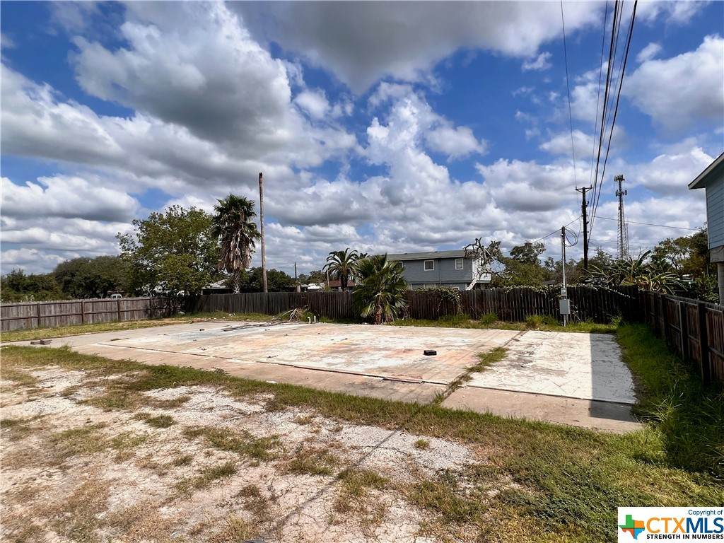 114 Holiday Beach Boulevard - Photo 1