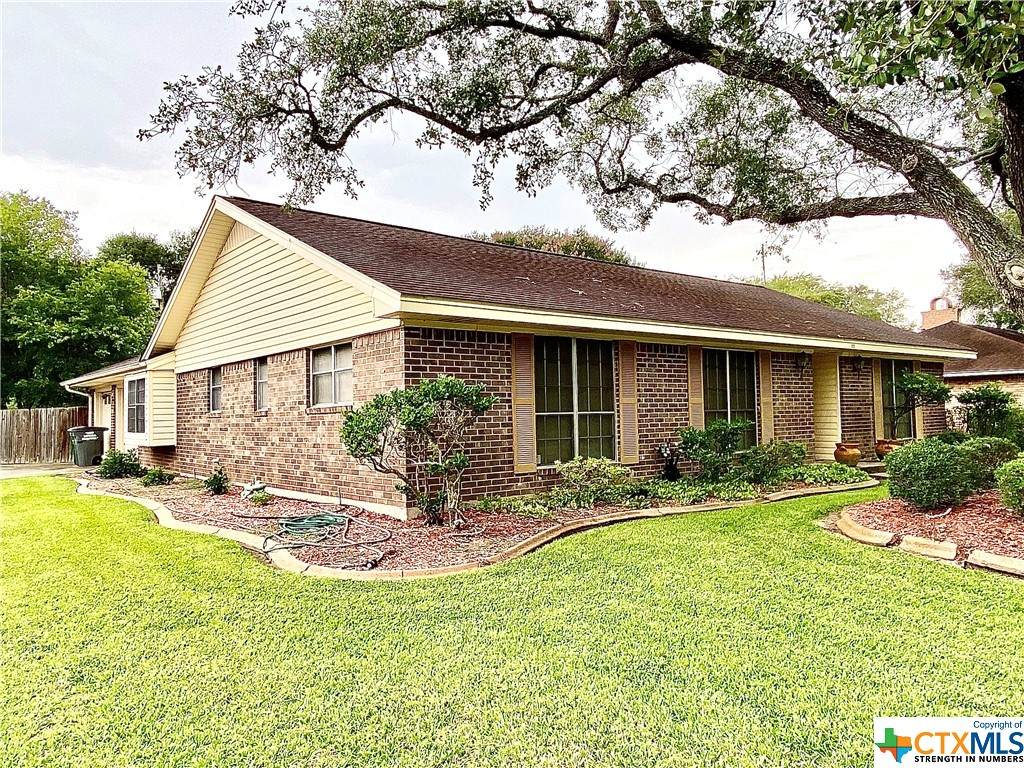 405 Maplewood Drive - Photo 1