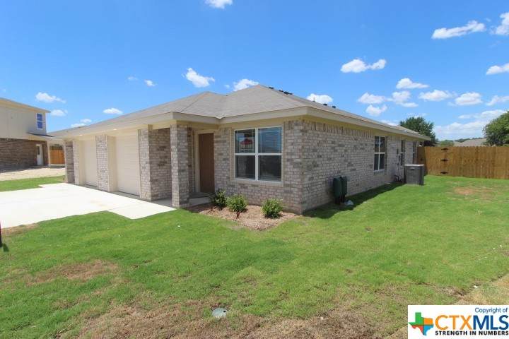 1705 Montell Street - Photo 1