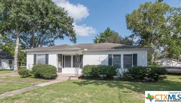 404 Devers Avenue - Photo 1