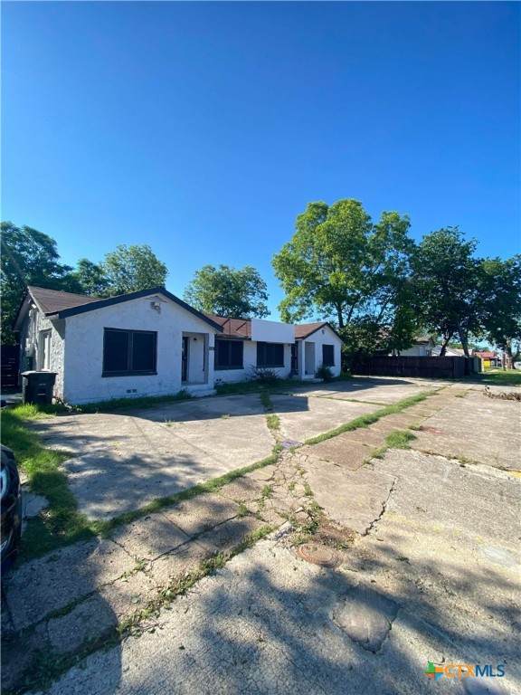 806 10th Street - Photo 1