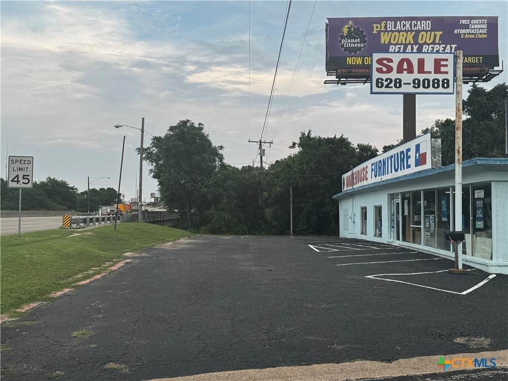 1104 Veterans Memorial Boulevard - Photo 1