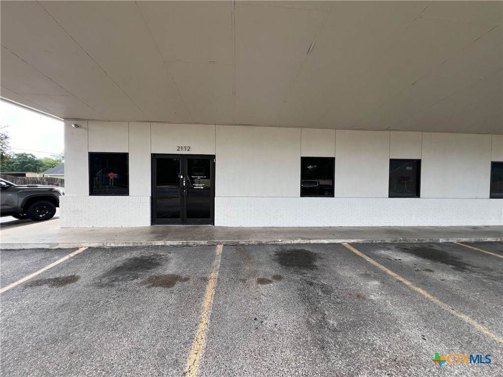 2112 Navarro - Photo 1