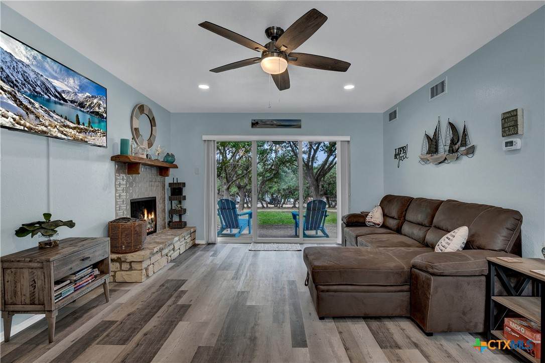 1185 Parkview Drive - Photo 1