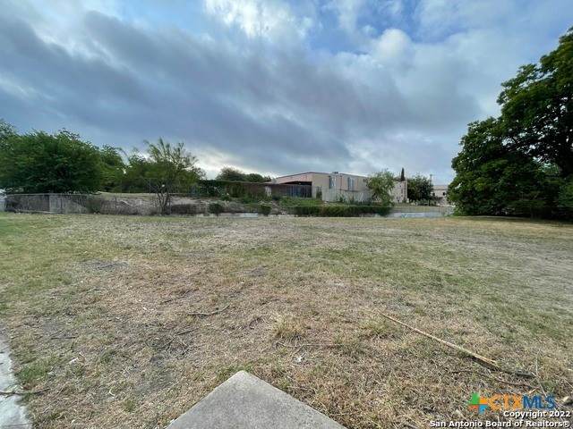310 Uvalde Street - Photo 1
