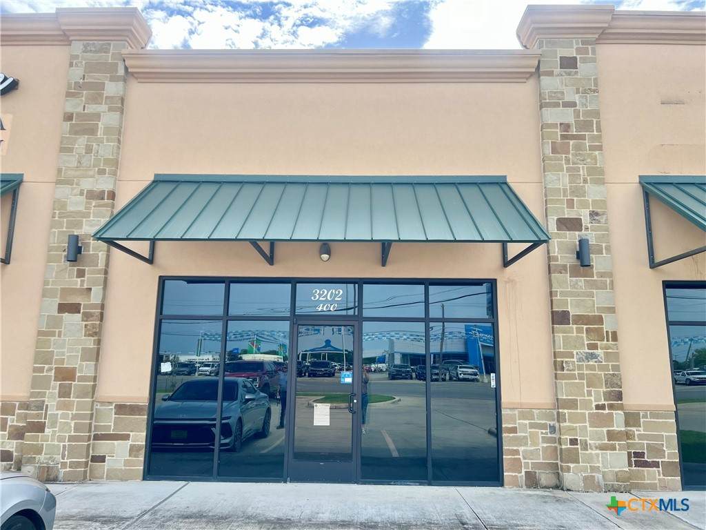 3202 Navarro Street - Photo 1