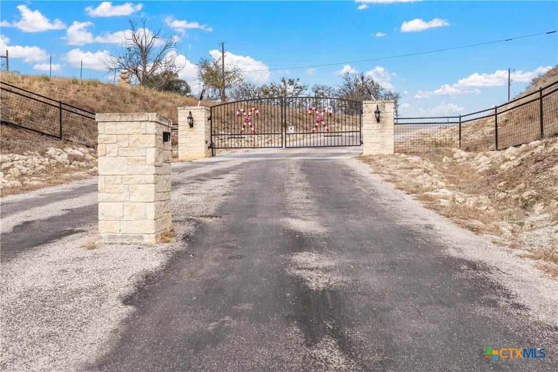 411 Arrowhead Trail - Photo 1
