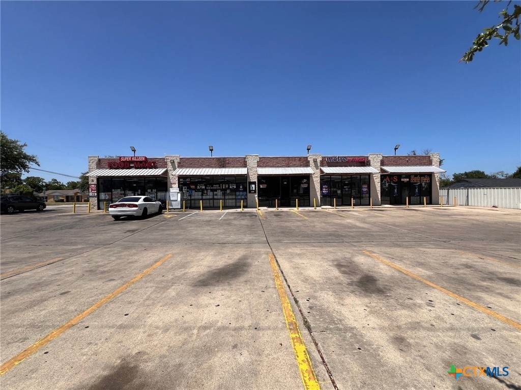 711 Hallmark Avenue - Photo 1