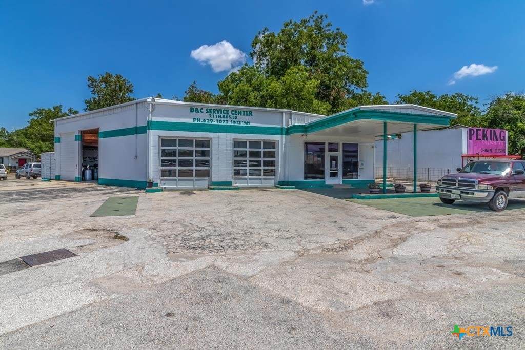 211 Business Ih 35 - Photo 1