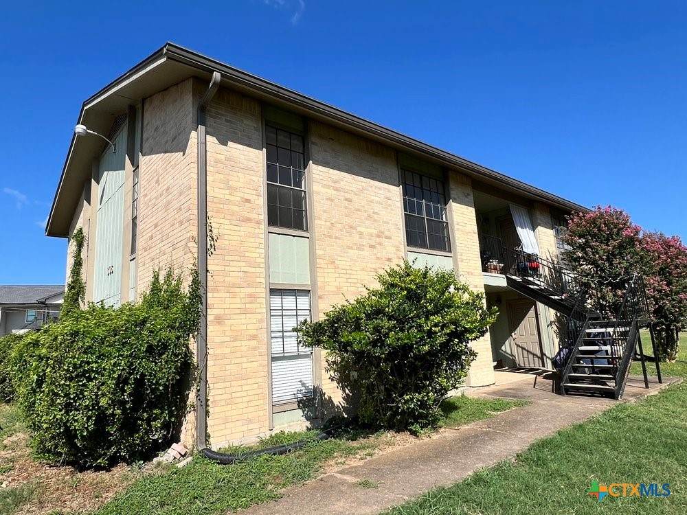305 Craddock Avenue - Photo 1