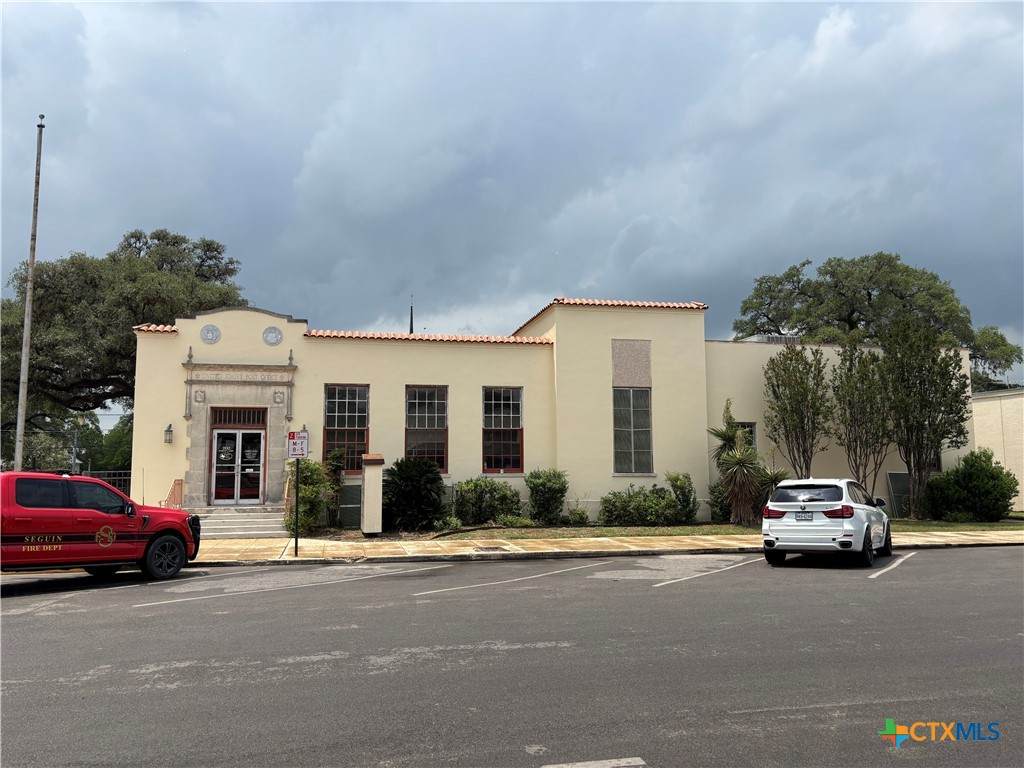 202 Camp Street - Photo 1