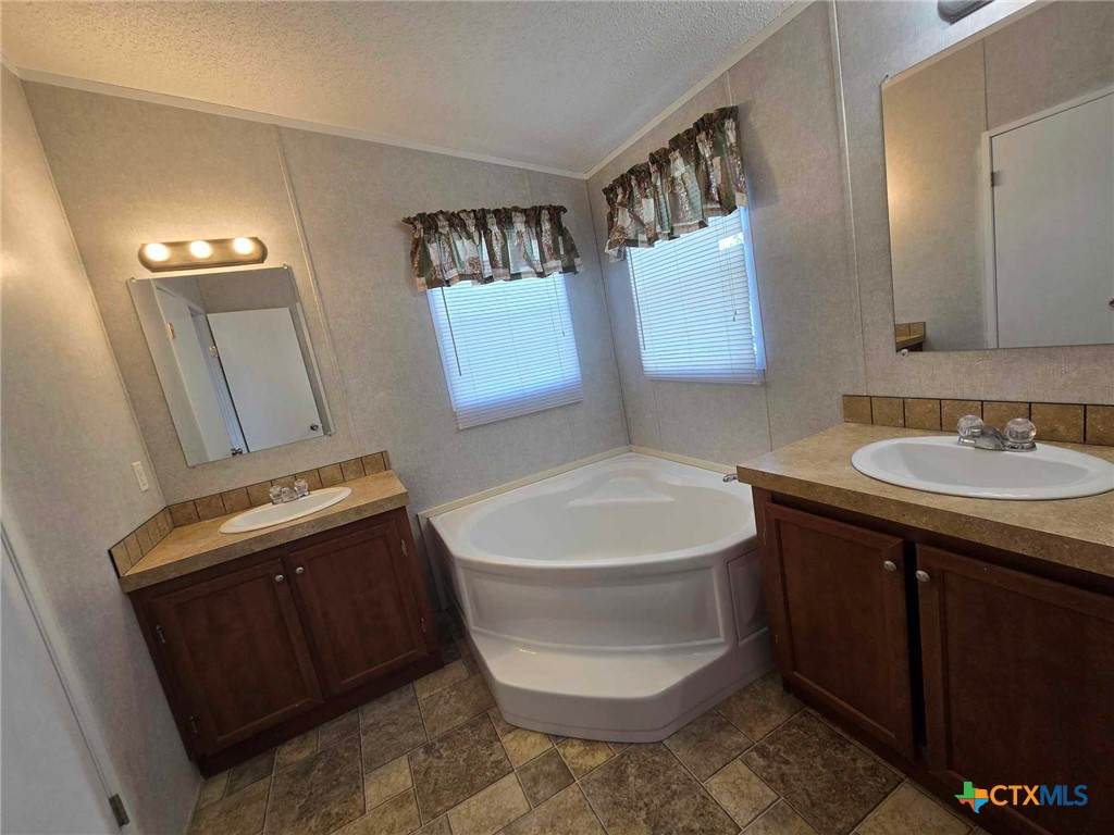 https://bt-photos.global.ssl.fastly.net/centraltx/orig_boomver_2_581041-2.jpg