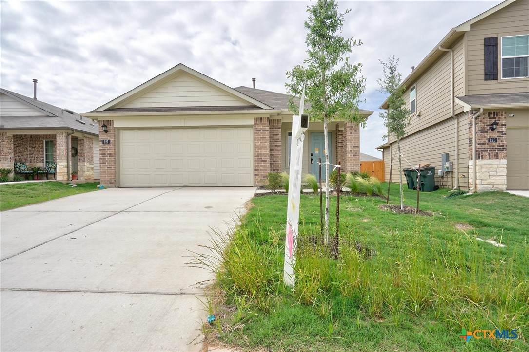 121 Roanwood Drive - Photo 1