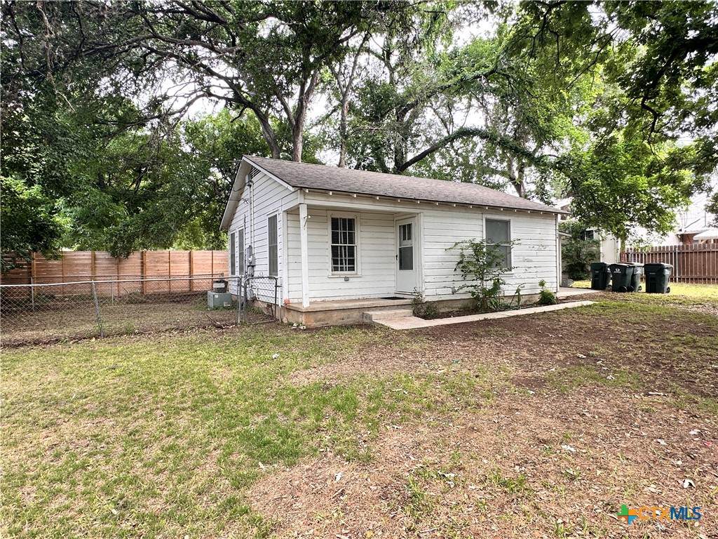 724 San Antonio Street - Photo 1