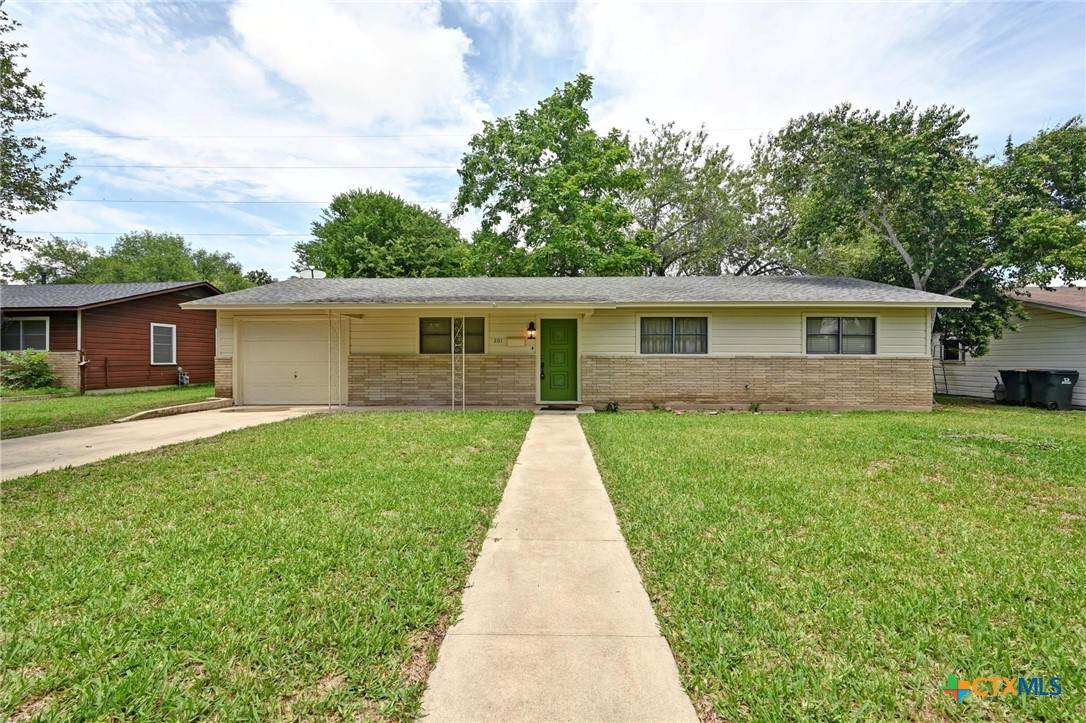 201 Hillcrest Drive - Photo 1