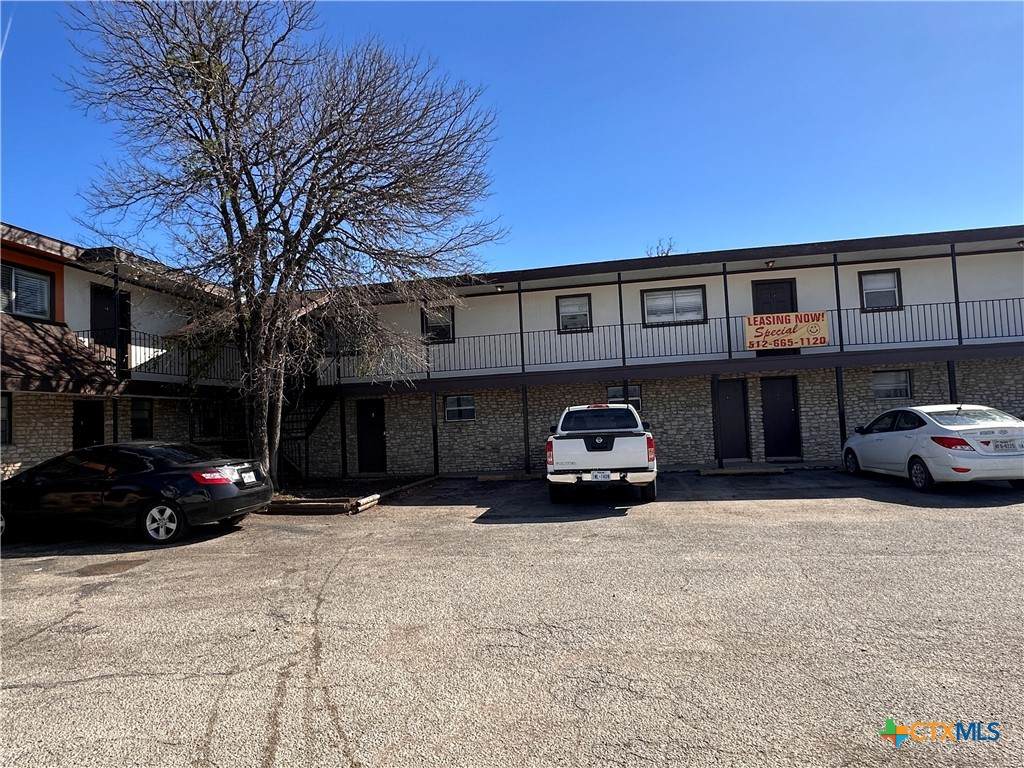 1706 Interstate 35 - Photo 1