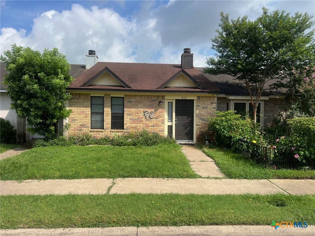 213 Chantilly Street - Photo 1