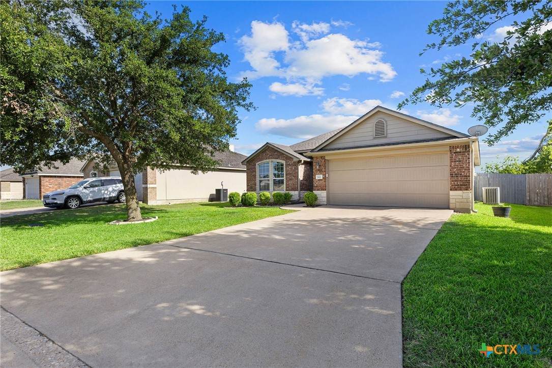 7915 Redbrush - Photo 1