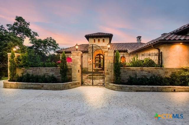 464 Paradise Hills - Photo 1